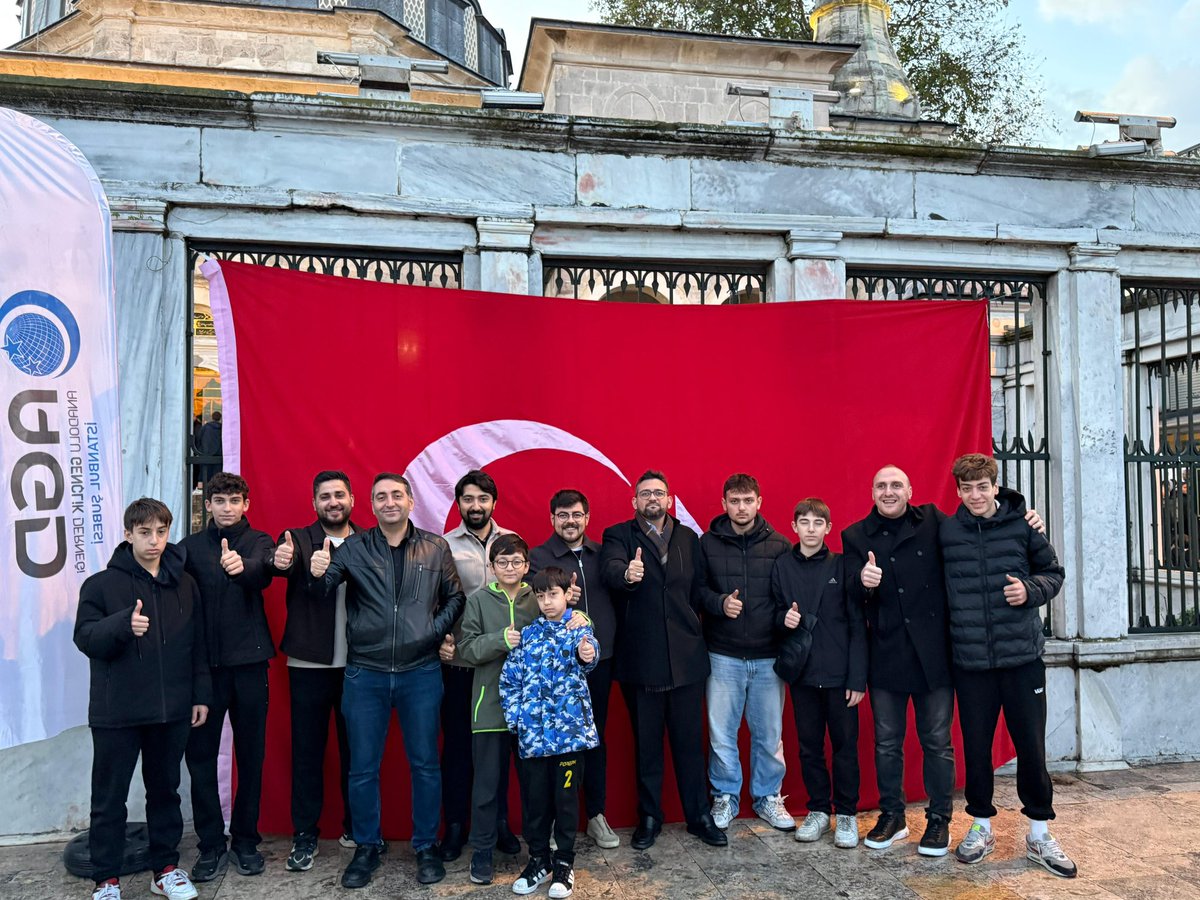 agdbeyoglu1's tweet image. AGD İstanbul Ortaokul Komisyonu,İstanbul’un dört bir yanından gelen baba–oğullarla çok güzel bir sabah namazı buluşması Hamid-i Evvel Camii’nde gerçekleştirdik.