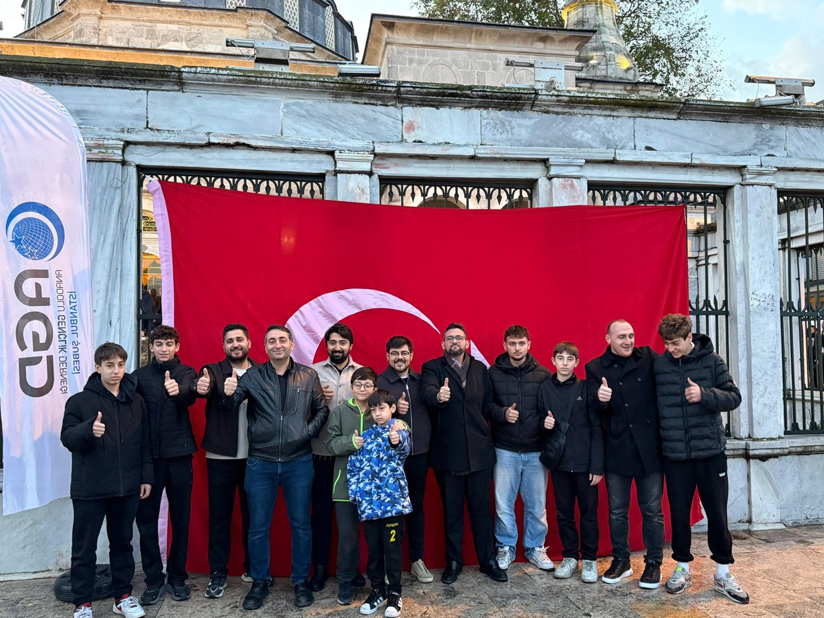 agdbeyoglu1's tweet image. AGD İstanbul Ortaokul Komisyonu,İstanbul’un dört bir yanından gelen baba–oğullarla çok güzel bir sabah namazı buluşması Hamid-i Evvel Camii’nde gerçekleştirdik.