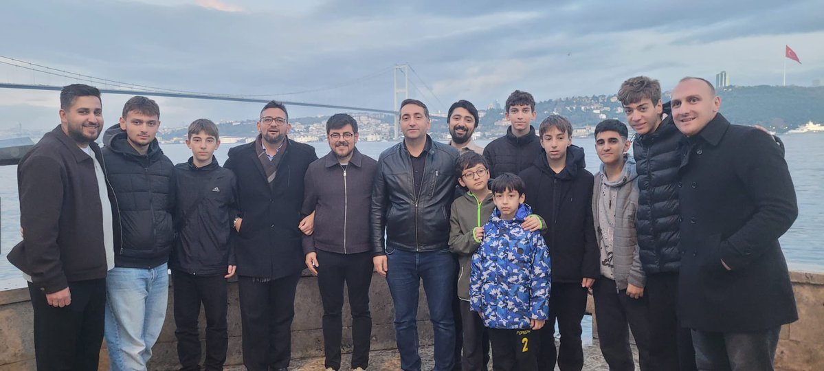 agdbeyoglu1's tweet image. AGD İstanbul Ortaokul Komisyonu,İstanbul’un dört bir yanından gelen baba–oğullarla çok güzel bir sabah namazı buluşması Hamid-i Evvel Camii’nde gerçekleştirdik.