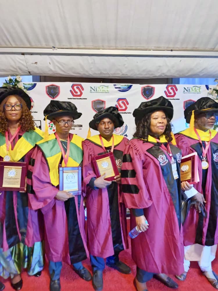 INDUCTION OF MEMBERS OF STAFF OF THE NIGERIAN METEOROLOGICAL AGENCY (NiMet) AND FELLOWS’ INVESTITURE

The Director General/CEO of the Nigerian Meteorological Agency (NiMet), Professor Charles Anosike, on Friday, 28th November 2025, congratulated NiMet management staff who were