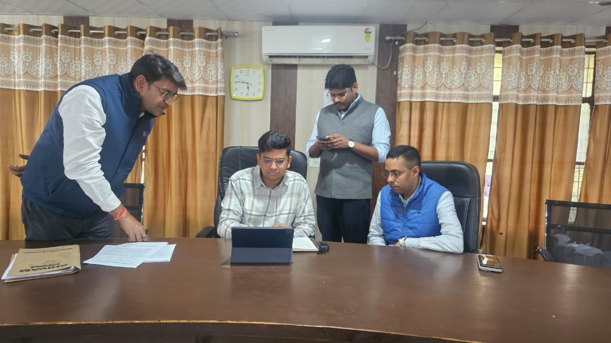 dmsid1's tweet image. दिनांक 30.11.2025 को विशेष प्रगाढ़ पुनरीक्षण अभियान-2025 (SIR) के अंतर्गत तहसील शोहरतगढ़  के मतदाता पंजीकरण केन्द्र का निरीक्षण कर सम्बन्धित को आवश्यक निर्देश दिया। @CMOfficeUP @UPGovt @InfoDeptUP