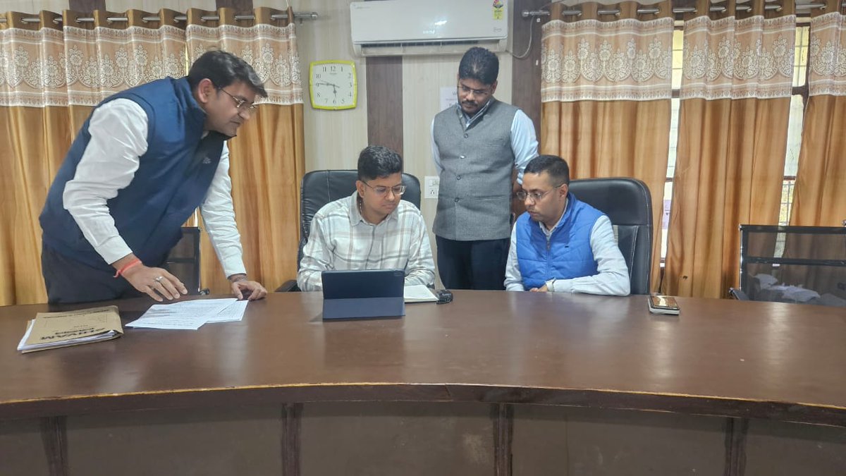 dmsid1's tweet image. दिनांक 30.11.2025 को विशेष प्रगाढ़ पुनरीक्षण अभियान-2025 (SIR) के अंतर्गत तहसील शोहरतगढ़  के मतदाता पंजीकरण केन्द्र का निरीक्षण कर सम्बन्धित को आवश्यक निर्देश दिया। @CMOfficeUP @UPGovt @InfoDeptUP