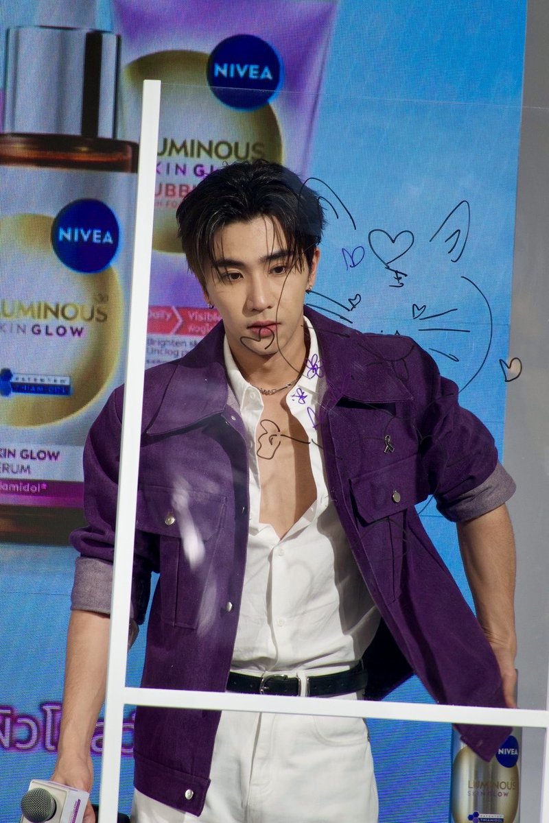 NIVEA_Thailand's tweet photo. กร้าวใจมากค่ะพี่ตะวัน ✨

#NIVEASkinGlowxPerthSanta  #จบทุกจุดเผยผิวโกลว์ https://t.co/sGHV6ffjhx