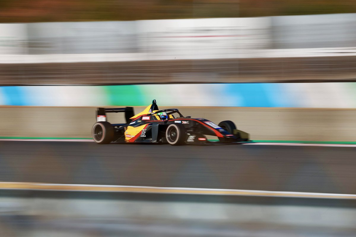 SFLights
⁡
レース2DNF、レース3は7位でした。
シーズンを通して全く結果を残せず、悔しいし、まだ気持ちの整理ついてない。
⁡
うまくいかないことも多かったけど、んな時でも背中を押してくださった加藤さん、関口さん。ありがとうございました。

同じ悔しさは味わわないようもっと強くなります！