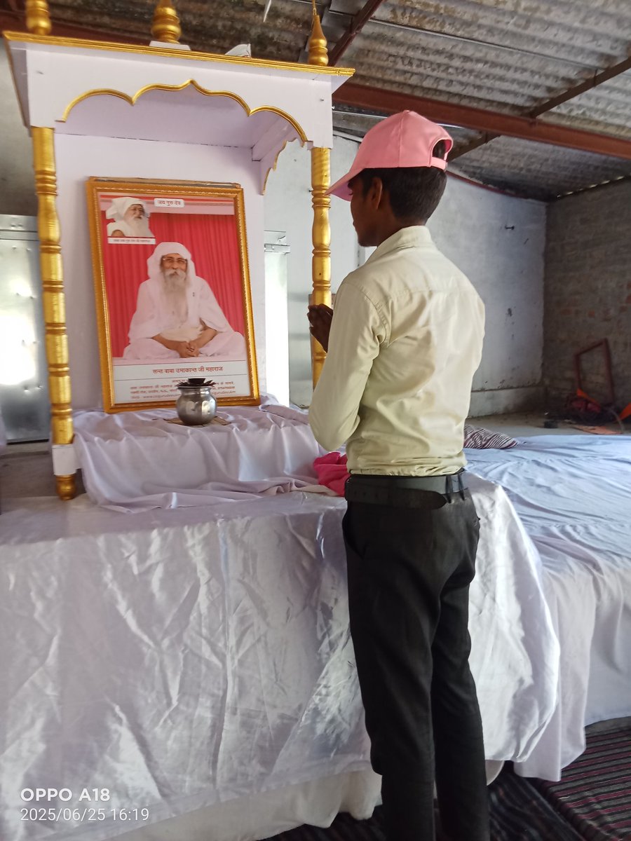 शराब मांस को दूर हटो 
 धरती पर सतयुग ले आओ
Jai Gurudev
#शाकाहार_सर्वोत्तम_आहार