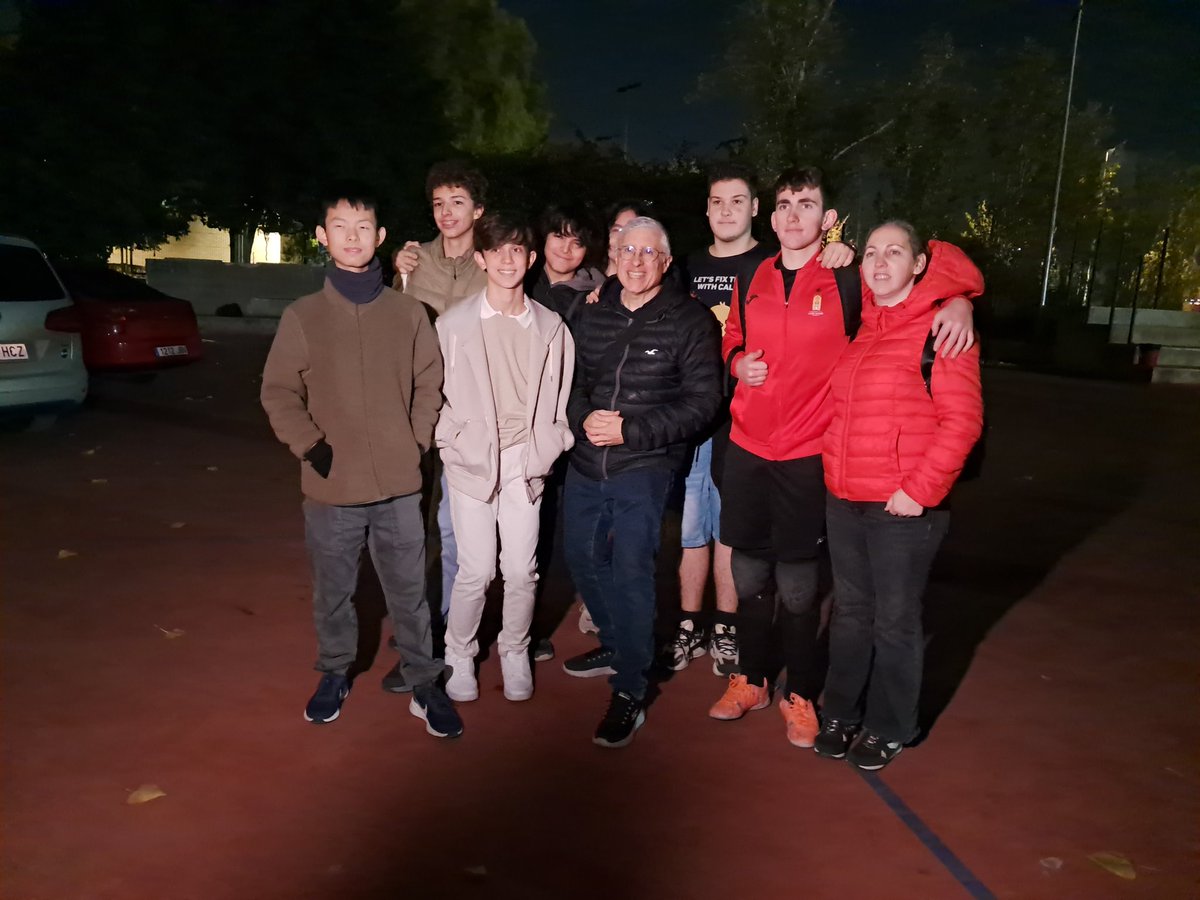 Observación astronómica anoche con <a href="/ASTROAVA/">Asociación Valenciana de Astronomía 😷🔭</a>  🔭 en el <a href="/IESLaSendaQuart/">AMPA IES La Senda</a>, la última actividad de nuestra Semana de la Ciencia #QesC2025. ¡Gracias por venir!