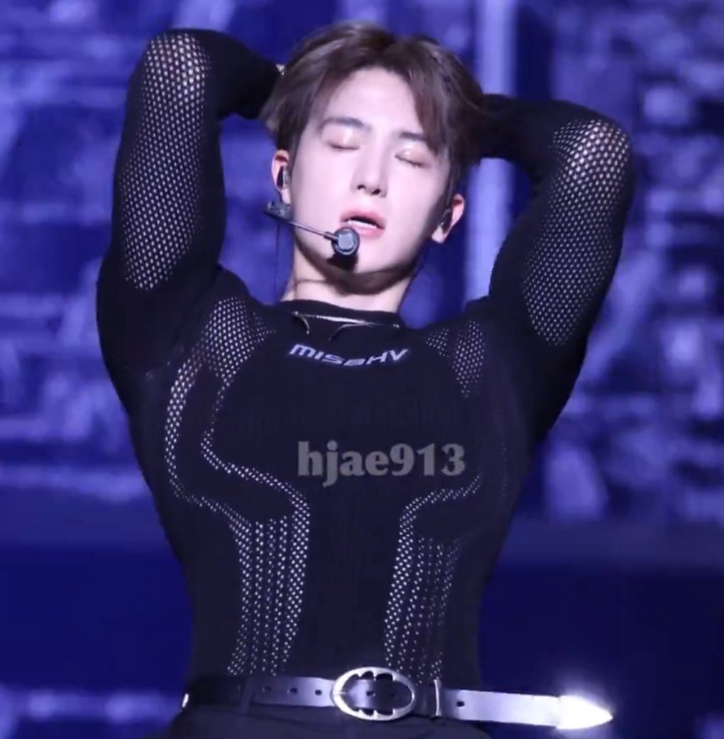 hyunjaesprite's tweet image. sometimes i find myself wanting hyunjae…..🤤