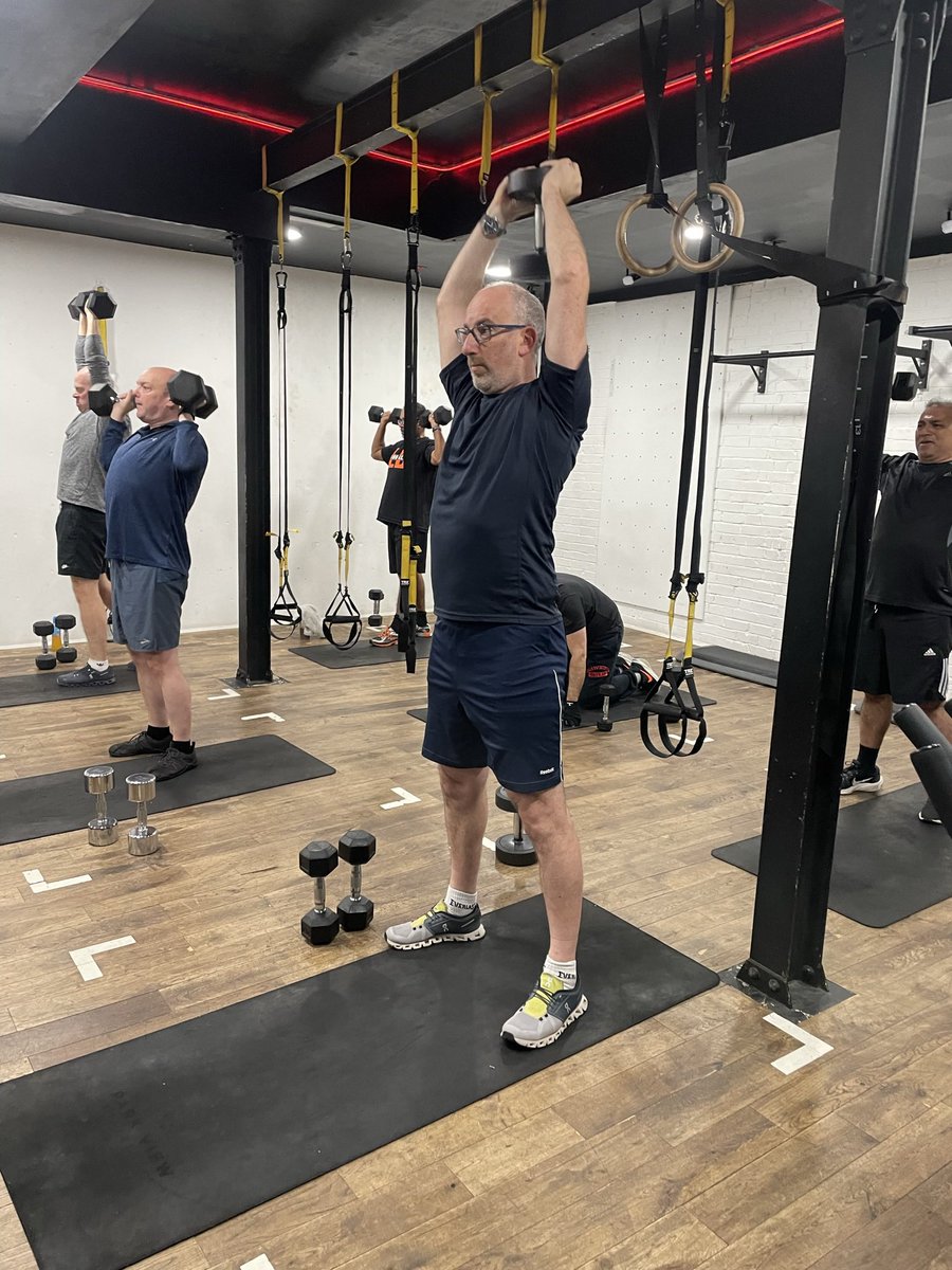 LeanBodyUK1's tweet photo. Cracking upper body &amp; core training from the guys. Strength and endurance improvements all round 👏

#fitness #muscle #weightloss #menshealth #finchley #muswellhill #barnet https://t.co/PWIEn1VO6z
