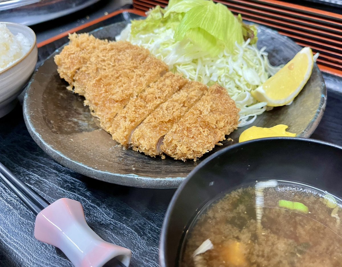 今年も新潟から秋冬限定の『なんばん味噌柚子風味』が届きました。

新潟五泉の楽しいのスーパー、エスマートさんで丁寧に手作りされたなんばん味噌です✨

二条ではお豆腐やキュウリに付けてお出ししています🥒

販売もしてますのでご購入したい方はお声がけ下さいね😊

お鍋の薬味にも最高ですよ❗️