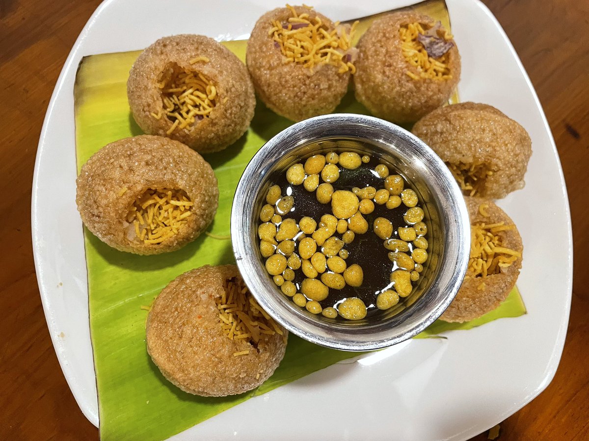 東日本に刺激されたか、トークショー後の打ち上げではパニプリの食べ方で盛り上がる。