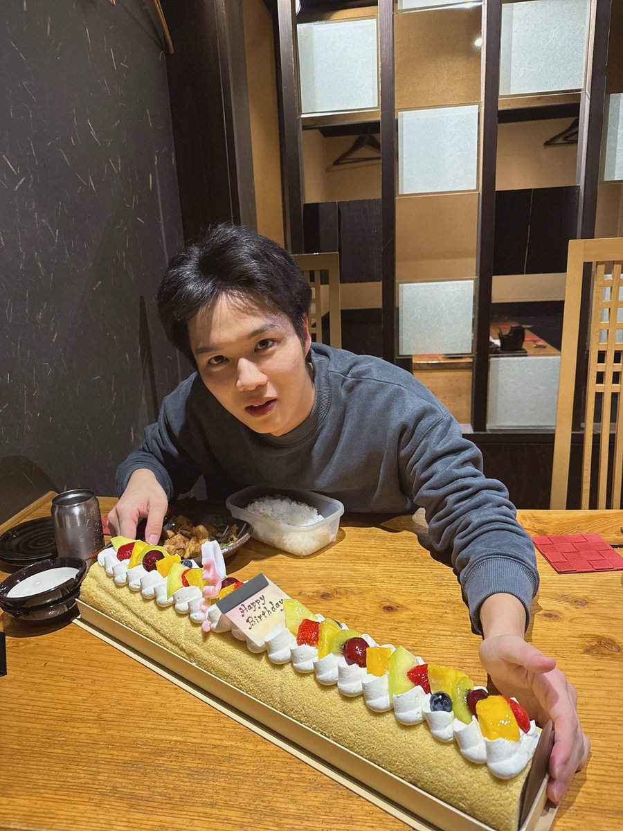 seflbx's tweet photo. 3日過ぎたけど
29歳になりました🎂🎉
20代ラストもよろしくお願いします🙇‍♀️ https://t.co/bx8DPPNWus