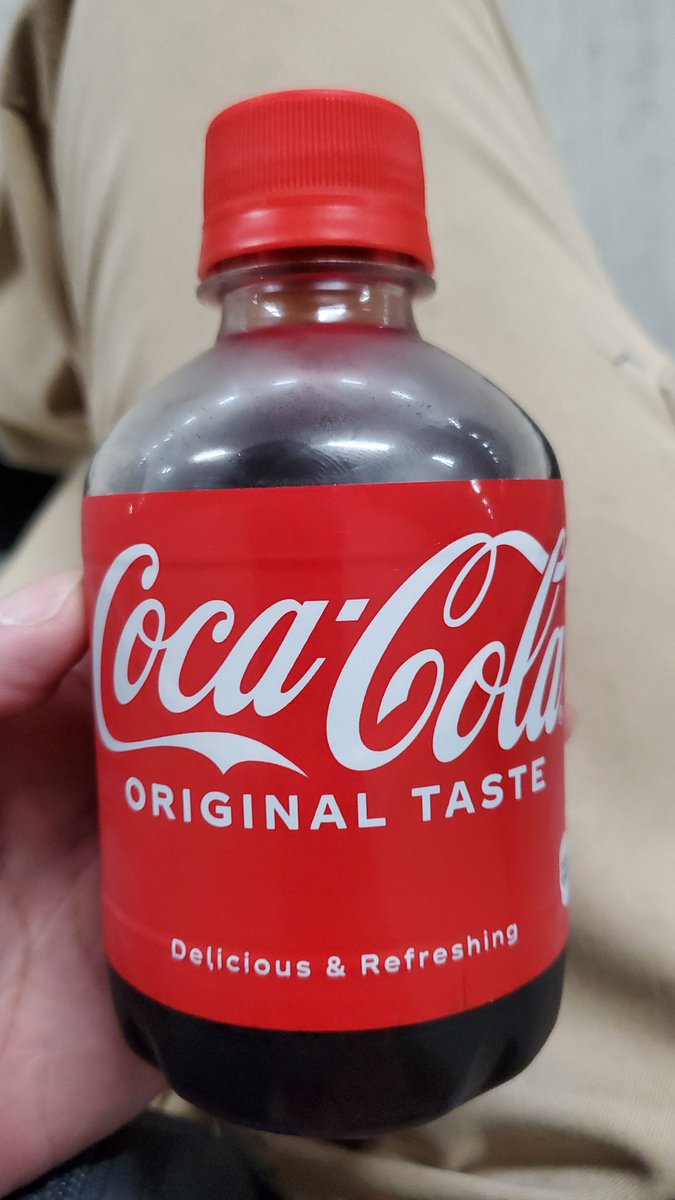 しごおわ
普段コーラは飲まないが
たまには悪くない🥰