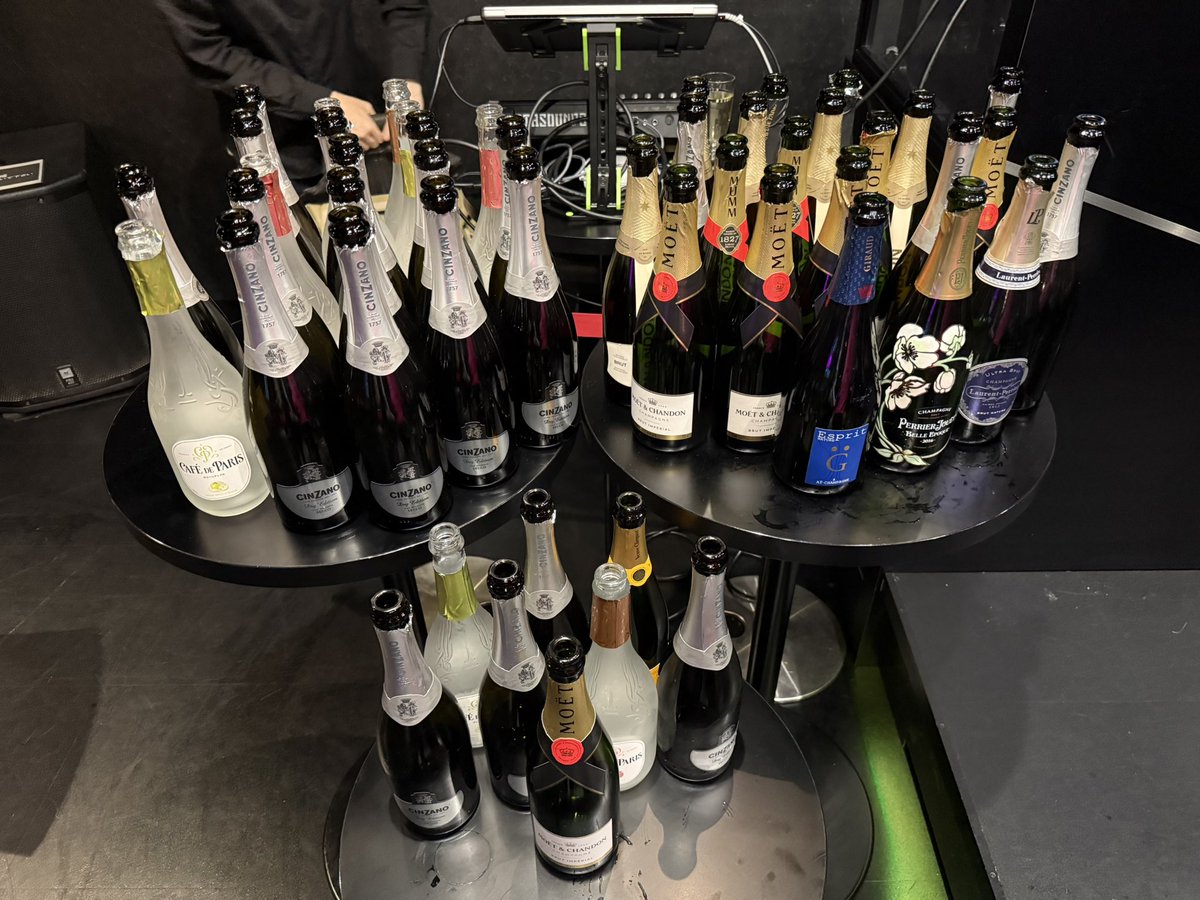 platinumove's tweet photo. @champadelic 23:40に撮影した写真だと47本です🍾 https://t.co/is36rlrlNK