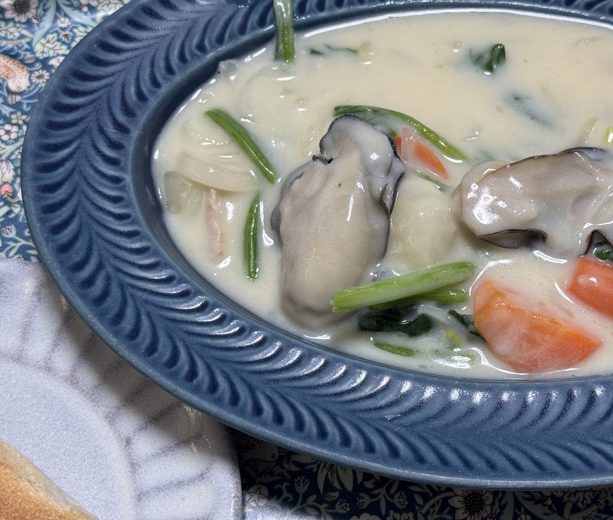 冷蔵庫の中身、柿だと思ったら牡蠣だった。
道産子の夫と熊本のイントネーションがたまに違ってて混乱する……
でも牡蠣めっちゃ美味い