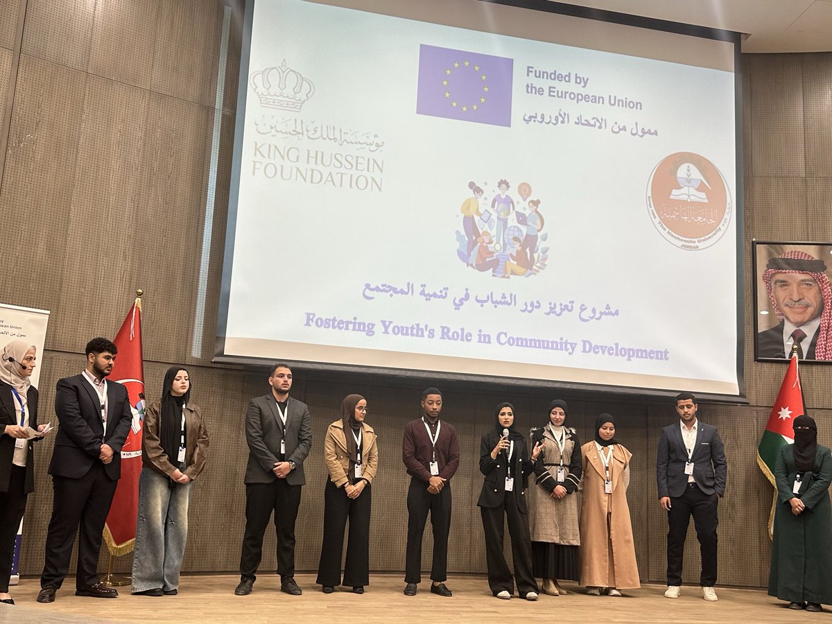 نحتفل اليوم بتخرج فريق مركز خدمة المجتمع في الجامعة الهاشمية ونخبة من طلبتها من برنامج بناء القدرات، استعدادًا لإطلاق مبادرات شبابية مبتكرة تستجيب لاحتياجات المجتمع. القادم أجمل! 
#الجامعة_الهاشمية
<a href="/KHF_NHF/">King Hussein Foundation</a> 
<a href="/EUinJordan/">EU in Jordan 🇪🇺 🇯🇴</a>