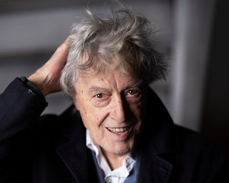 Umřel Tom Stoppard, scenárista a dramatik, český rodák ze Zlína. A divadla na West Endu 2. prosince na jeho počest zhasnou svá světla. U nás zatím mají všichni víkend.