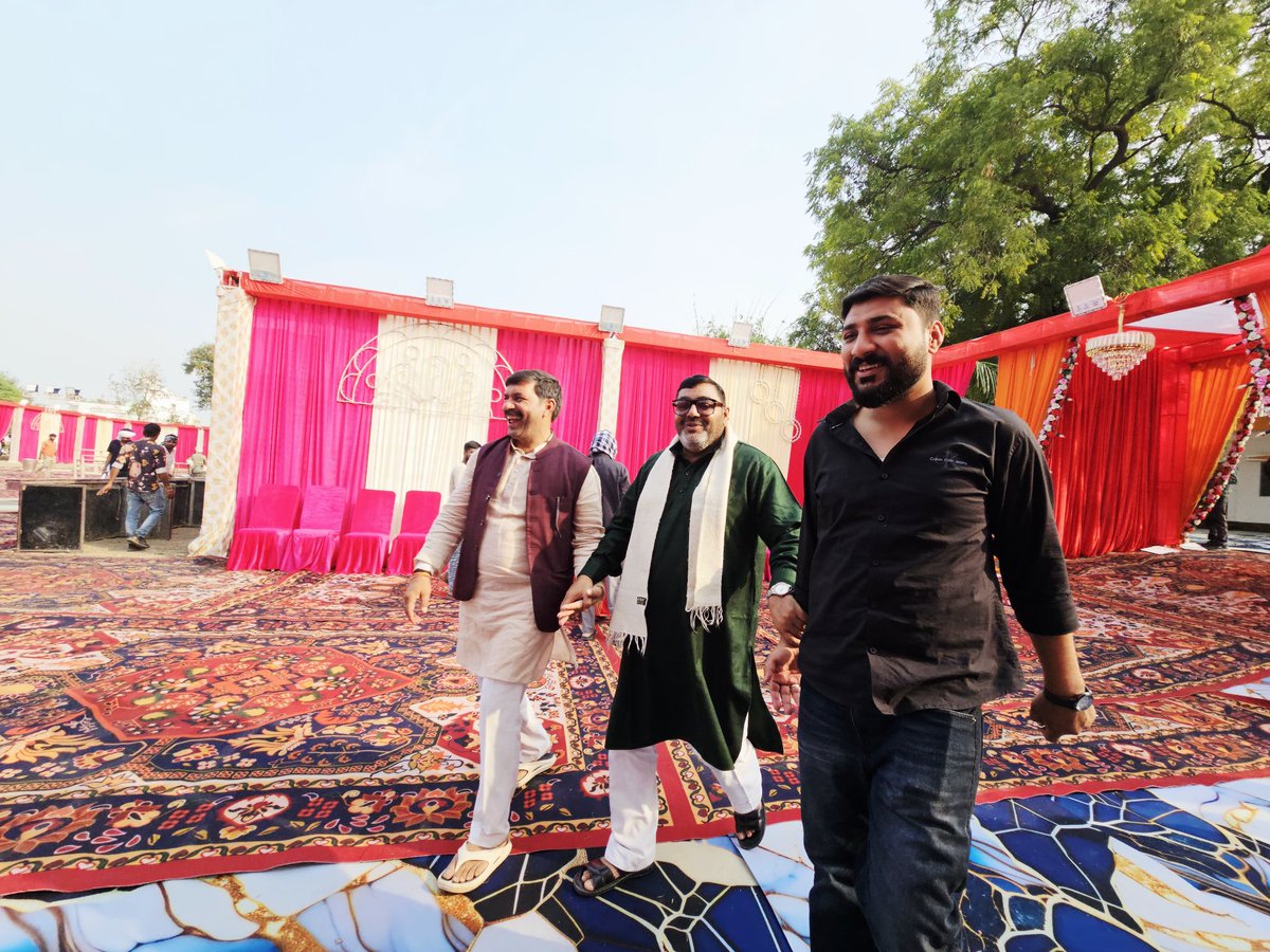 AltafAnsari356's tweet image. विधानसभा 356 मऊ सदर
बकवल सभासद श्री मुकेश कुमार सिंह जी के वहां तिलक समारोह में!
@samajwadiparty @yadavakhilesh