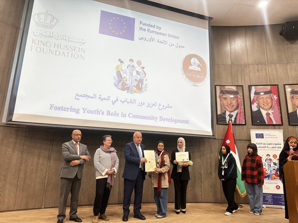 CDI_KHF's tweet photo. Celebrating the graduation of the HU Community Service Center staff and remarkable HU students who completed the Capacity Building Phase. They are now preparing to launch innovative community  youth-led initiatives.
#HashemiteUniversity #YouthForChange
@EUinJordan 
@KHF_NHF https://t.co/MARRNsgLF2