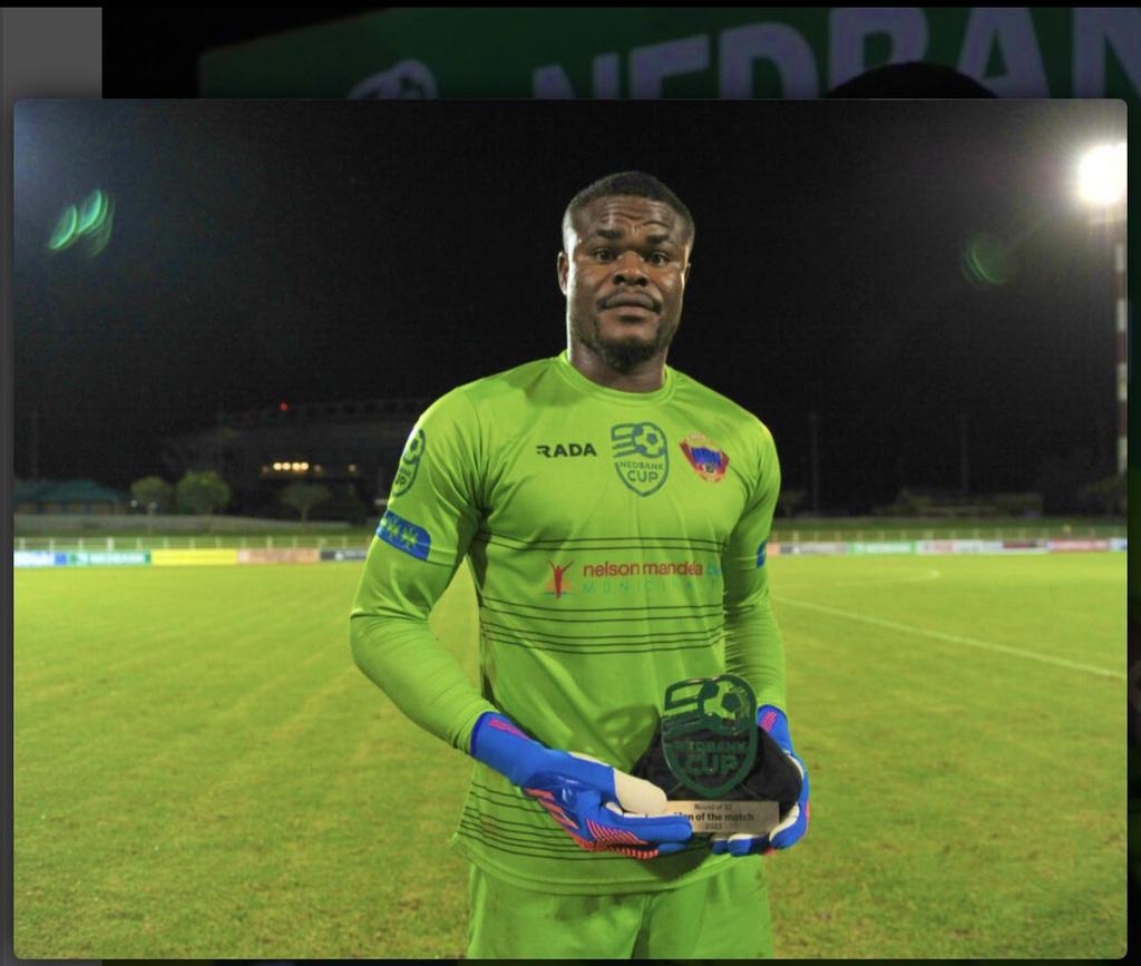Nigeria's 🇳🇬 Goal Keeper Stanley Nwabali said West African Players move to the South African 🇿🇦 League because it pays well and is top notch.

He said the South African League and Moroccan 🇲🇦 League are better than West African Leagues. That's the reason Players in those leagues