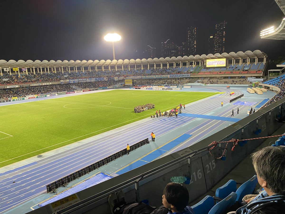非常に感動的で素晴らしいセレモニーでした
サンフレッチェ側でも韓国とブラジルの国旗が出てました🇰🇷🇧🇷
試合については片目から涙が出てくる内容でした