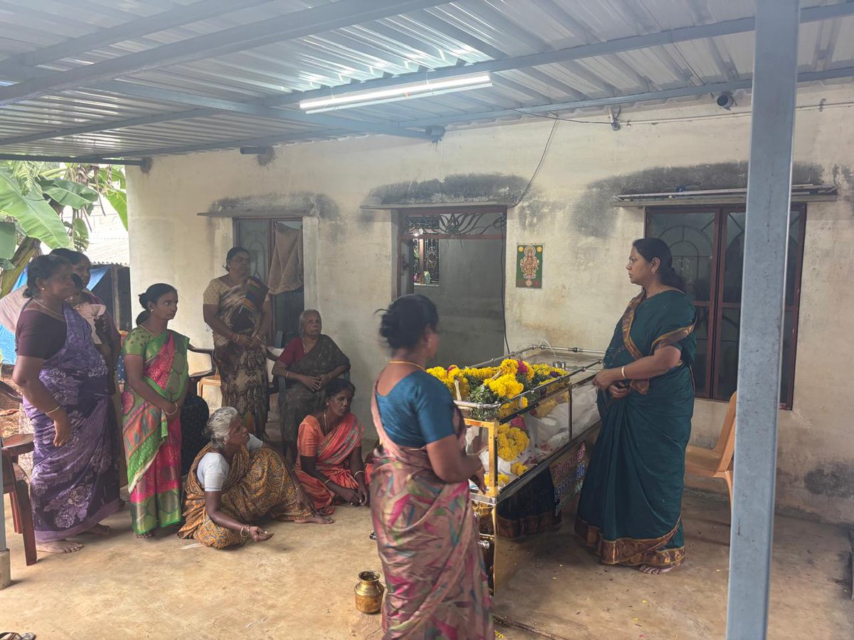 salma_poet's tweet image. கட்சித் தோழர் மருதம்பட்டி மாணிக்கம் அய்யா மறைந்த செய்தி கேட்டு, அவர் குடும்பத்திற்குத் நேரில் சென்று இரங்கலைத் தெரிவித்தேன்.