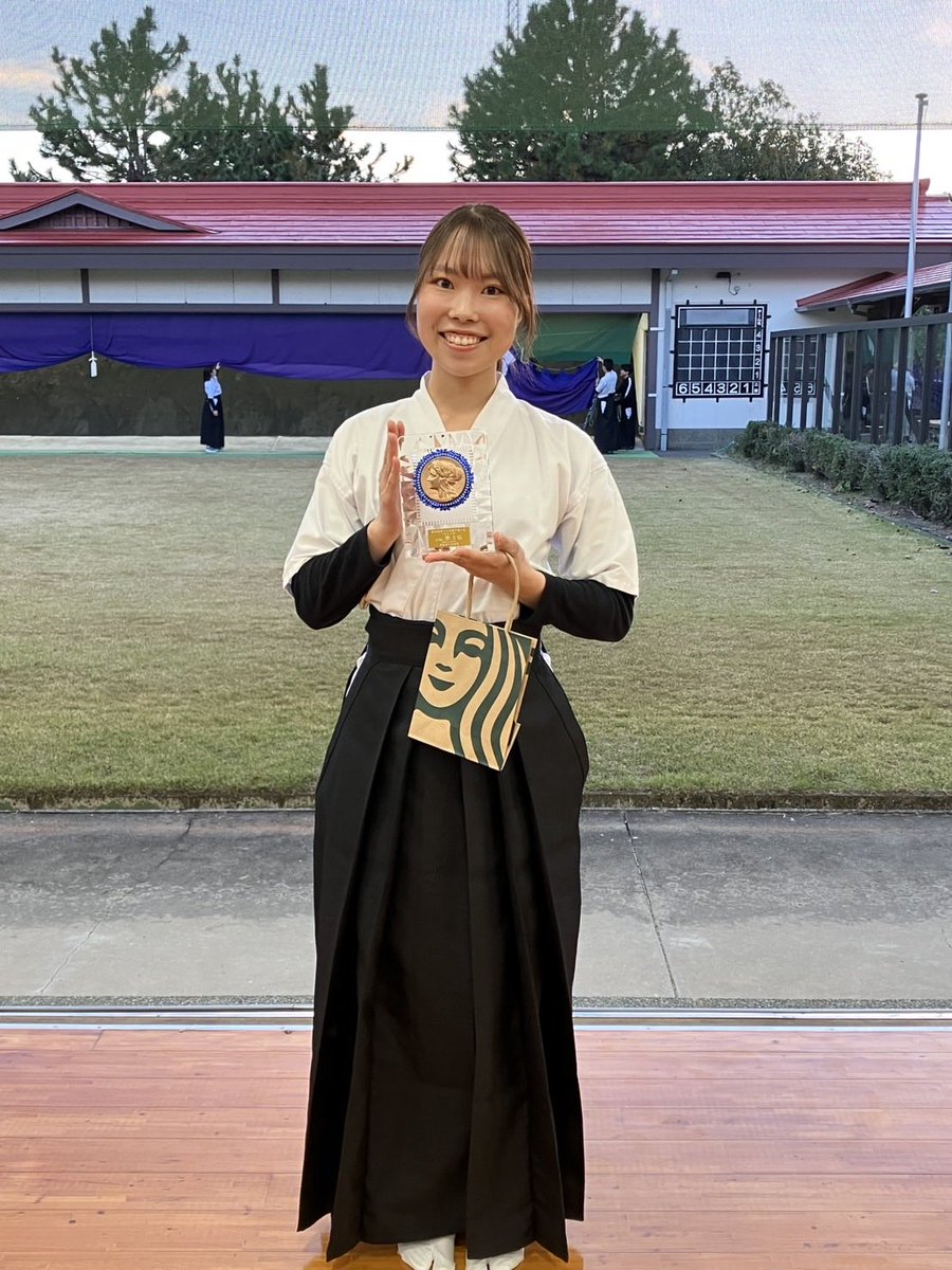 kuramoto910's tweet photo. 11/30に鳴門・大塚スポーツパークにて第32回県下大学選手権大会が行われました。
結果は🎯

団体戦
準優勝🥈　徳島大学医学部C

個人戦
女子
1年生の部　3位🥉　白井さん

でした✨
おめでとうございます🎉 https://t.co/Lssa21Jn8I