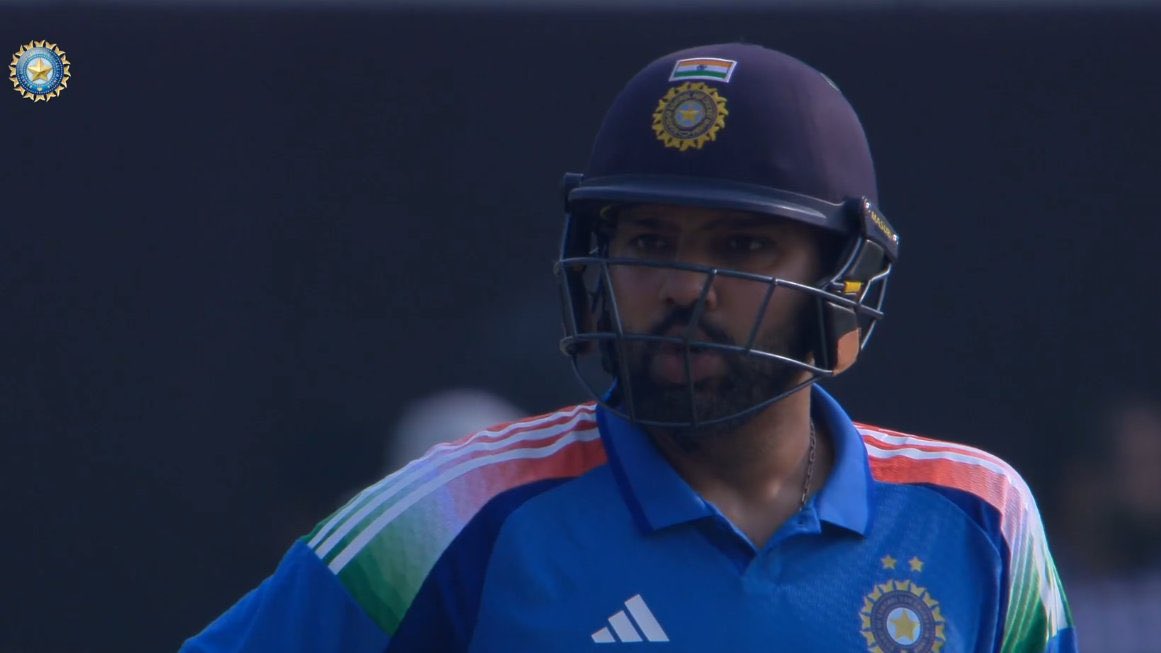 mufaddal_vohra's tweet image. FIFTY BY ROHIT SHARMA. 🔥

- 3rd consecutive fifties by Rohit in ODIs. He’s ruling this format at 38 age. 🫡