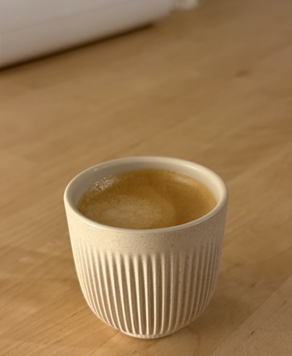 fernandezavocat's tweet image. Café! Le café dominical est le plus tardif et c’est très bien ainsi! Et il sera tranquillement dégusté et suivi tout aussi tranquillement d’un autre. Surtout vu le temps à l’extérieur… Et sinon je vous souhaite de passer une bonne et belle journée de dimanche ! Go! ☕️