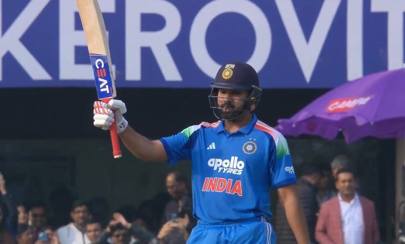 SPORTYVISHAL's tweet image. 🚨 HALF CENTURY FOR HITMAN 🐐.

The world&apos;s No. 1 ranked batsman, Rohit Sharma at the age of 38 is peaking like never before. He is the goat, he is the greatest ever. 👑