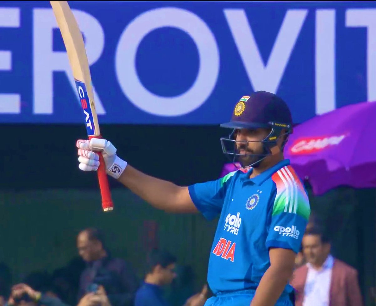 rohann__45's tweet image. 3rd consecutive fifty-plus by a 38-year-old Rohit Sharma.

Dream for today’s youngsters.🤣