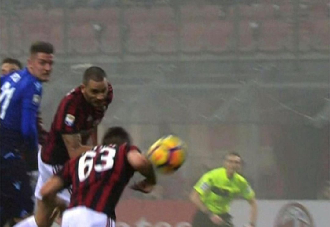 Contro di noi, col var, al Milan avevano convalidato sto gol .
Quello di ieri è una quisquilia...
Meno male che Lotito se la comanna...

#milanlazio #SerieA #serievar
