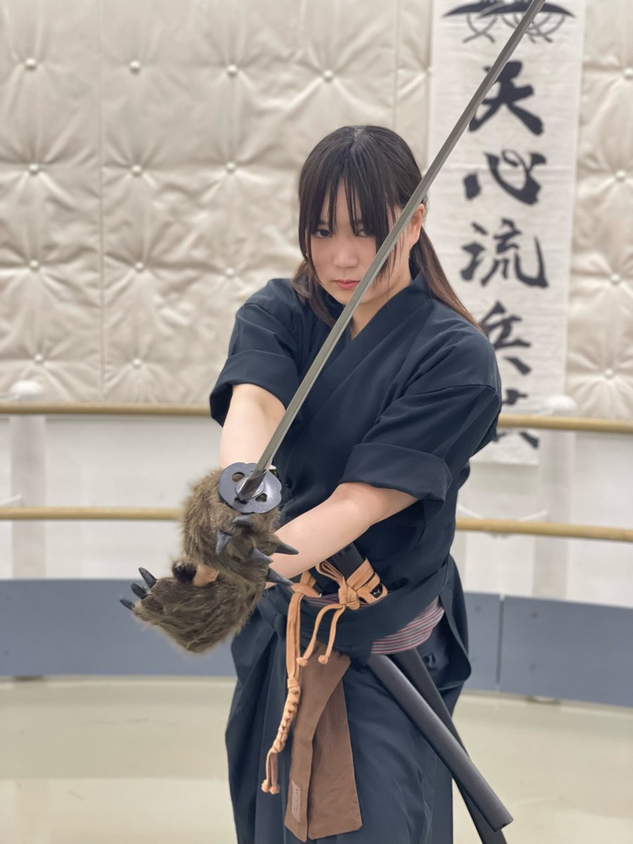 radial_ulna's tweet image. 熊の手つけてみた🧸

往時の士林団は寒い地で任に就く際、熊の手袋をつけていたそうです。