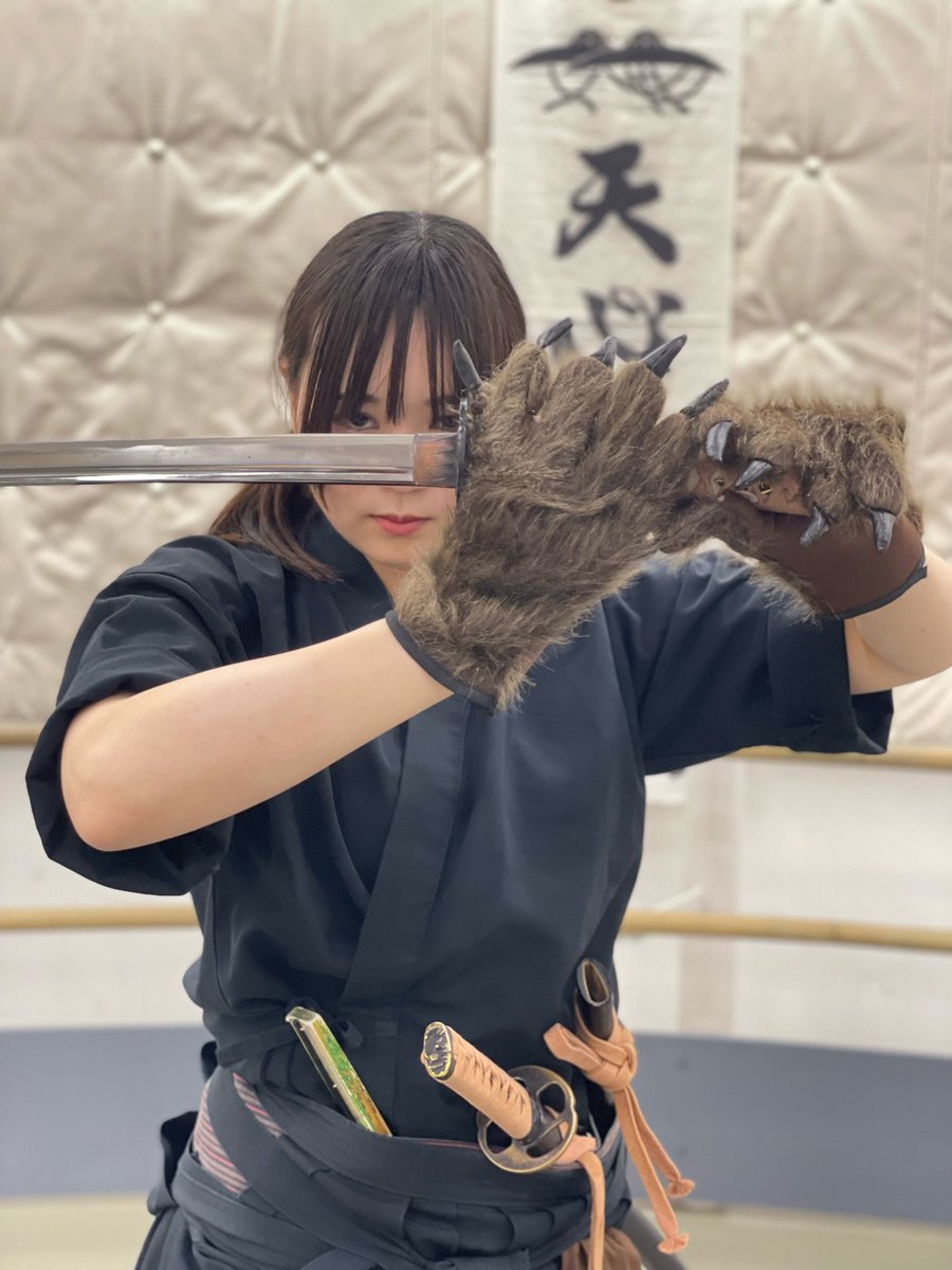 radial_ulna's tweet image. 熊の手つけてみた🧸

往時の士林団は寒い地で任に就く際、熊の手袋をつけていたそうです。