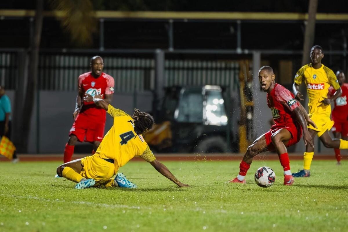 lequipe's tweet image. L'AS Gosier crée l'exploit et jouera les 32es de finale de la Coupe de France en métropole
➡️ l.lequipe.fr/T1e