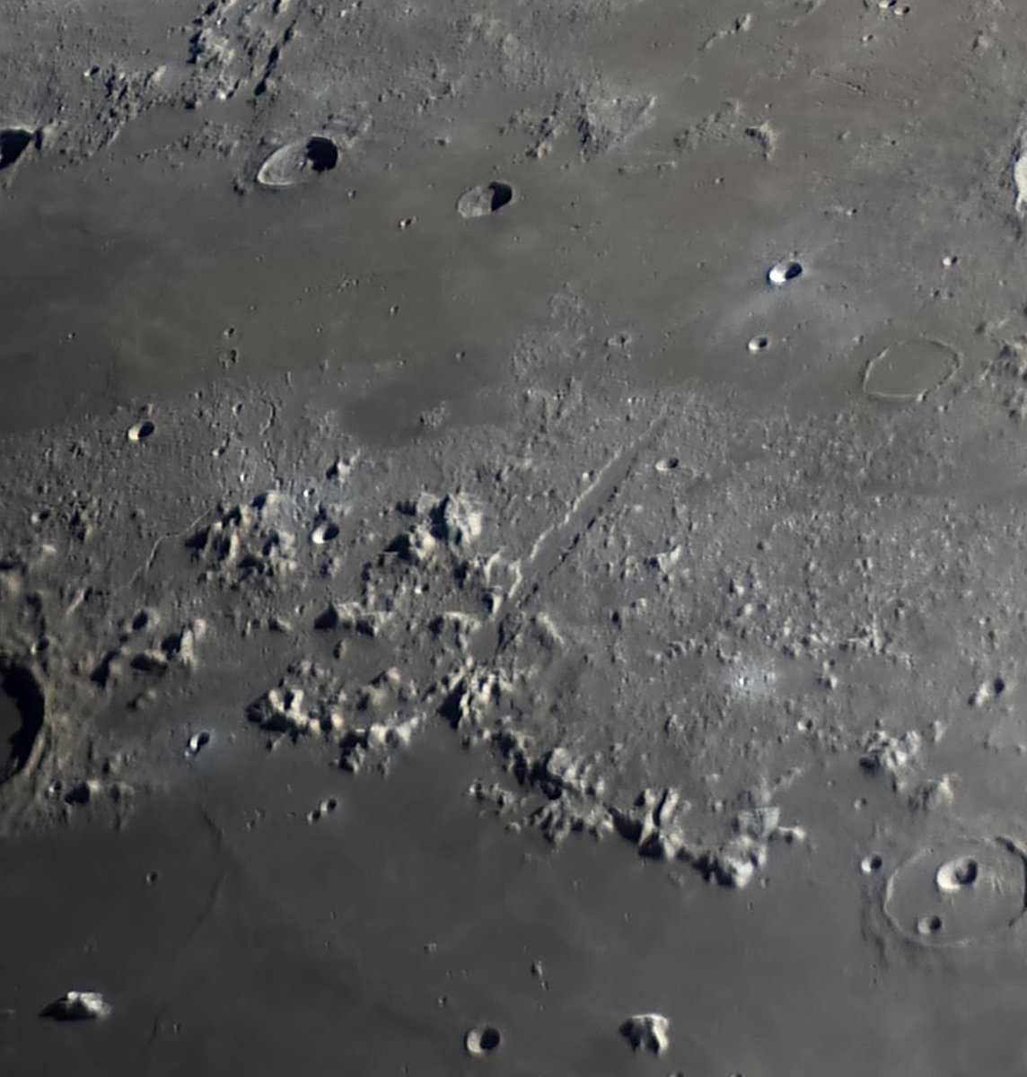 The Alpine Valley.
The only shot I got of the Moon last night before cloud moved in 😫.
A faint trace of the central rille is just visible.

The scope was still cooling down so the seeing was quite wobbly. Sometimes you take what you can get.