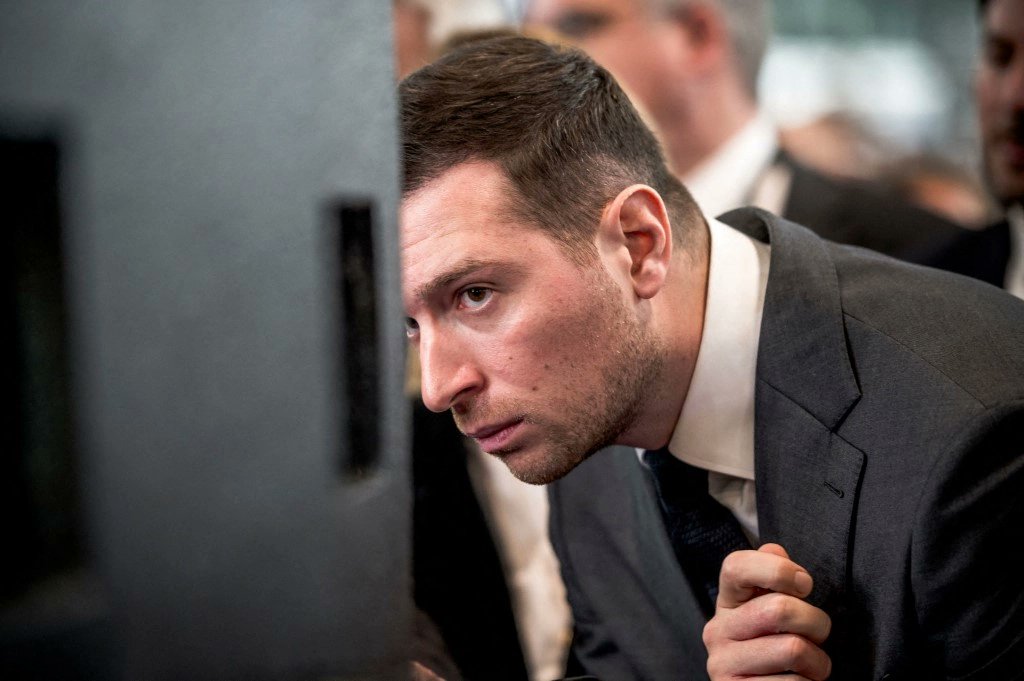 Œufs, tomates, enfarinages… Jordan Bardella lui aussi victime d'une longue "tradition" française  #Marianne