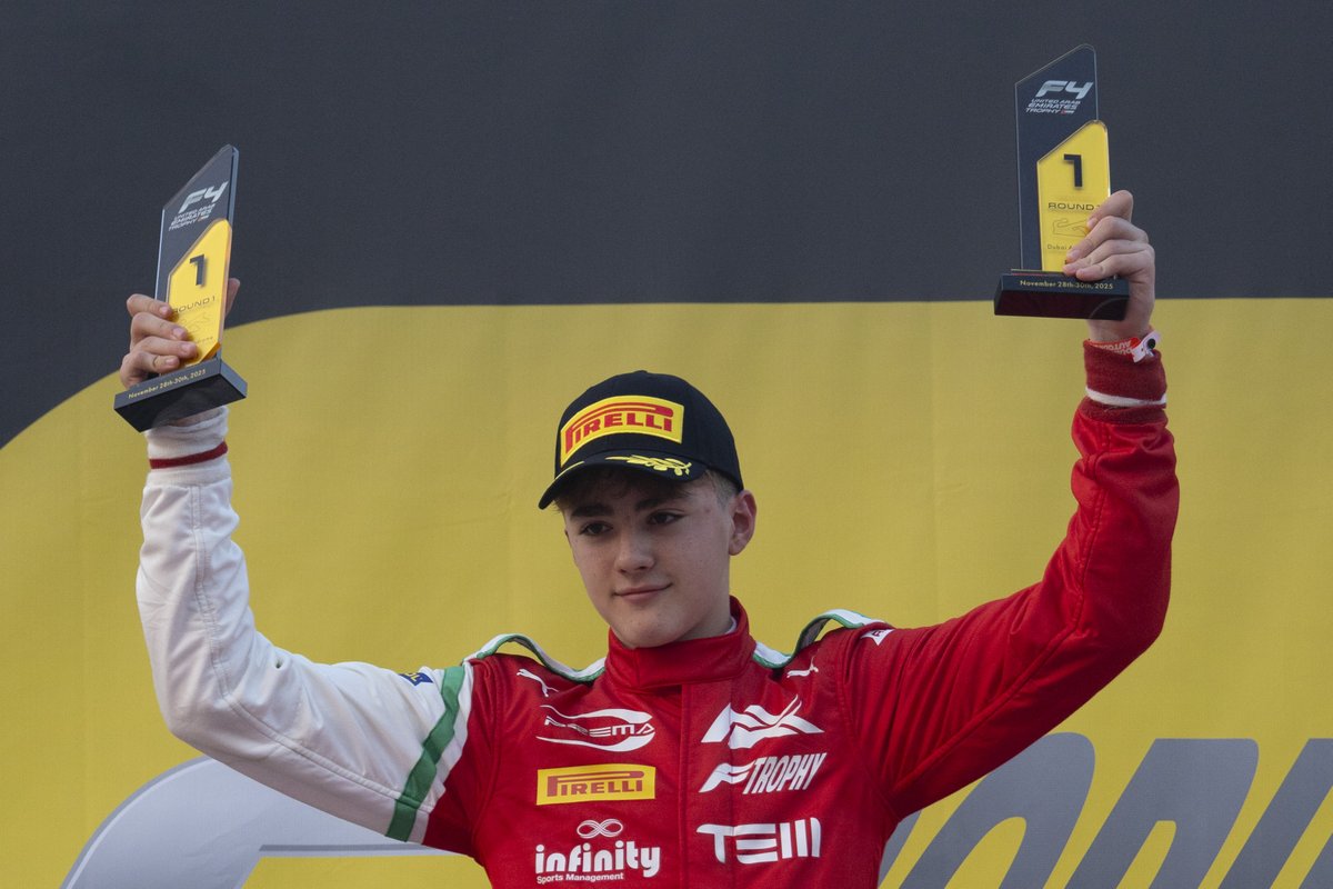 -F4'teki ilk yarış hafta sonundu. Britanya F4 ve diğer F4 serilerinden sürücülerle yarışmak nasıl bir his?

Alp Aksoy: ''Güzel bir his ama kendime gerçekten güveniyorum.''