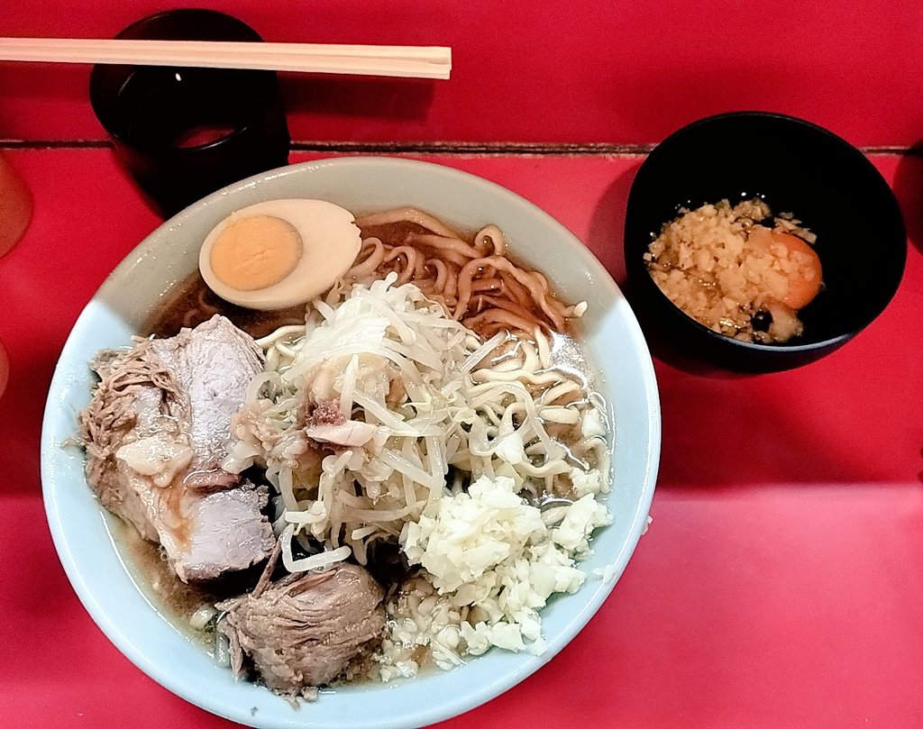 hawk2124's tweet photo. 富士丸　西新井

麺少なめ、ニンニク、生姜、
生卵

ワシワシした麺
ホロホロした豚
甘しょっぱなスープ

めちゃ美味しかった😊👍

ごちそう様でした🙏 https://t.co/N7LVUaJw1K