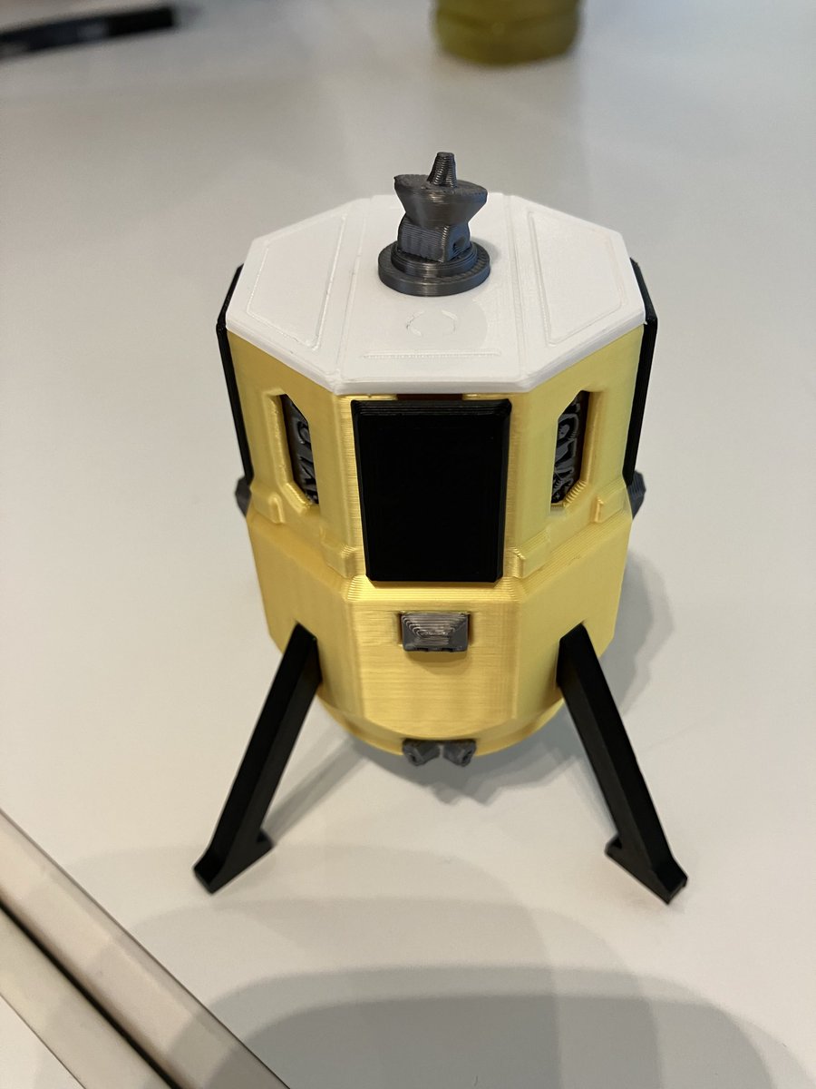 Stnk517's tweet image. 説明会とは違う感じで、袴田さんや野﨑さんとも直接お話しできてとても良い会でした👍🏻
クイズが5問あって、余裕で全問正解できると思いましたが、1問しかわかりませんでした😆
株主用にもこういう会をやってもらえるようお願いしました🤲

 #HAKUTOーRサポータズクラブ感謝の会
#ispace