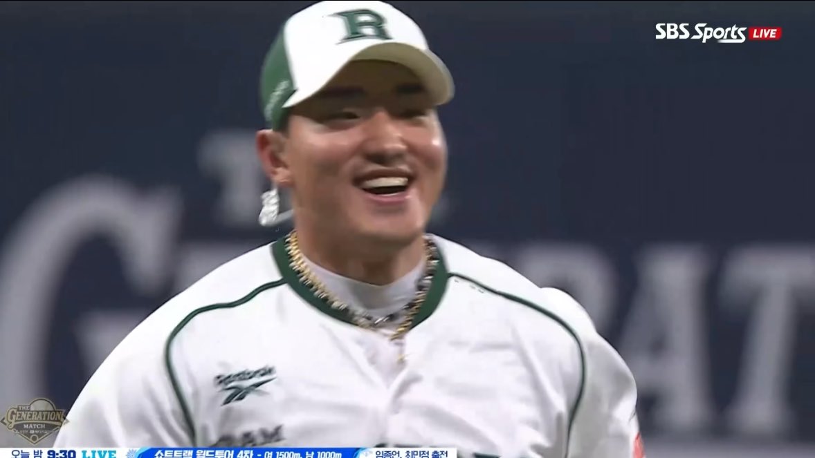 pepw1z's tweet image. 안현민 오늘계속 1상태였는데  투수등판해서 무사만루만드니까 웃음기싹가심  근데웃음기빼고4실점째