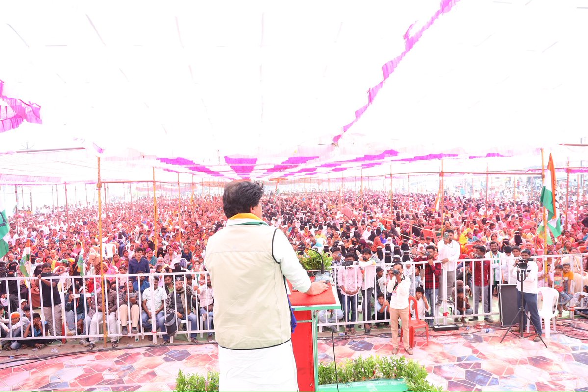 ShayarImran's tweet image. महाराष्ट्र के पाथरी नगर परिषद में कॉंग्रेस के प्रत्याशी के लिये जनसभा को संबोधित किया।
@INCMaharashtra