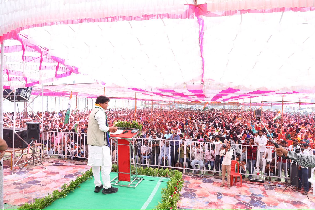 ShayarImran's tweet image. महाराष्ट्र के पाथरी नगर परिषद में कॉंग्रेस के प्रत्याशी के लिये जनसभा को संबोधित किया।
@INCMaharashtra