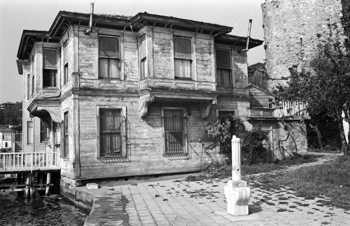 Ahşap Sivil Mimari Örneği ve Tuzluk Çeşmesi, Anadoluhisarı/Beykoz