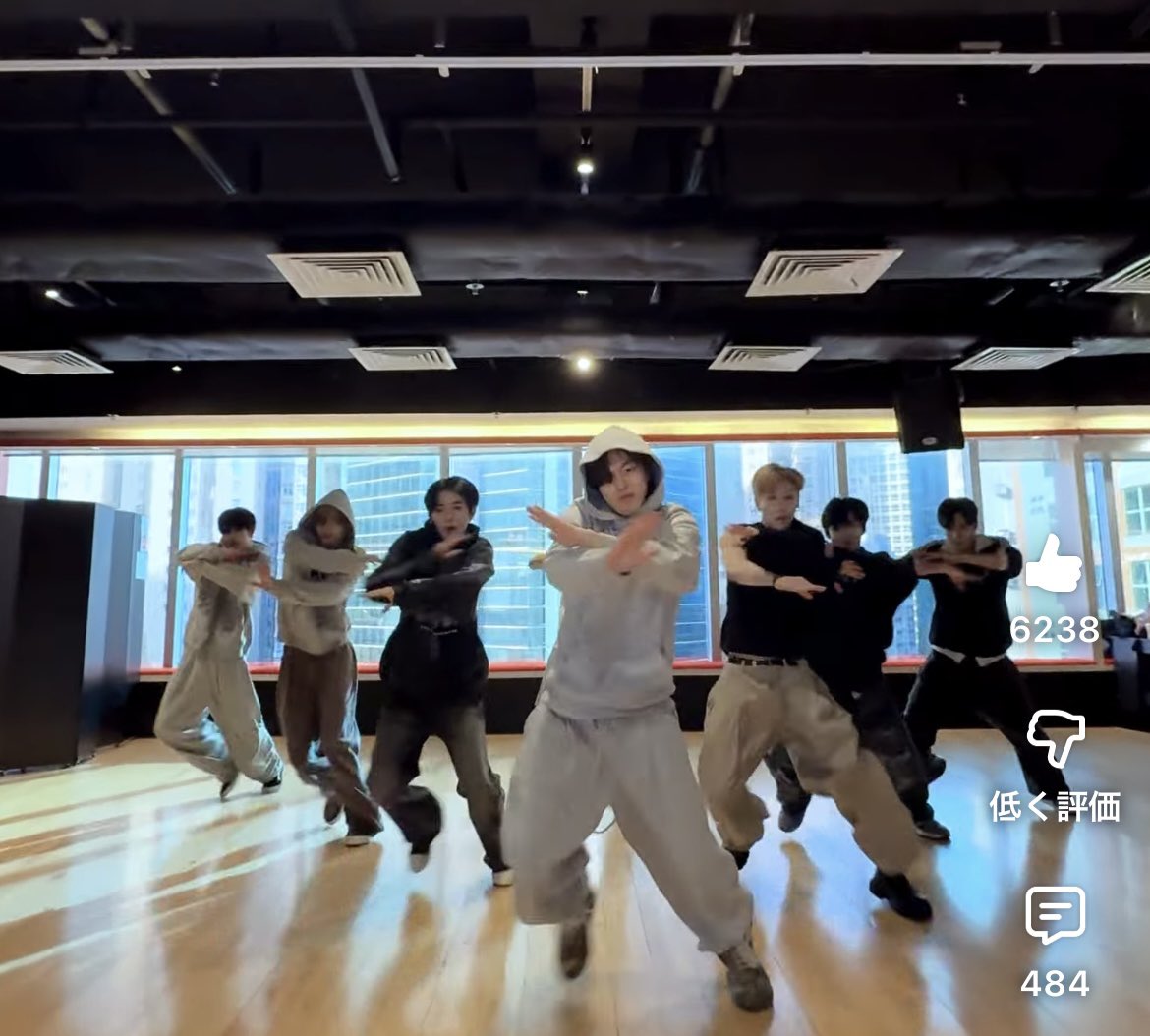 リオセンター来た瞬間おぉって声でた！
めっちゃかっこいい👏
12月3日が楽しみ〜〜〜🍒