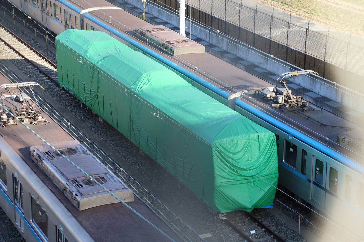 深川検車区行徳分室の珍客たち。03系が去った後にまさか6000系(6102)が