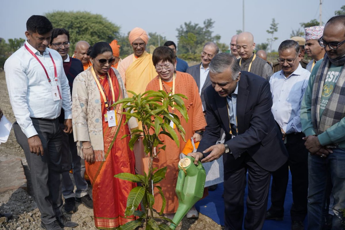 nalanda_univ's tweet photo. During the International Conference on Dharma and Global Ethics, dignitaries and scholars joined a special tree plantation drive at the Nalanda University campus- celebrating our shared commitment to sustainability, harmony and civilizational values.🌱

#NalandaUniversity #DharmaAndGlobalEthics #GreenCampus #Sustainability 

@ICICIFoundation 
@PMOIndia @MEAIndia @EduMinOfIndia @APanagariya @Sachin_Chat @mygovindia @IndianDiplomacy @ASEAN @PIB_India