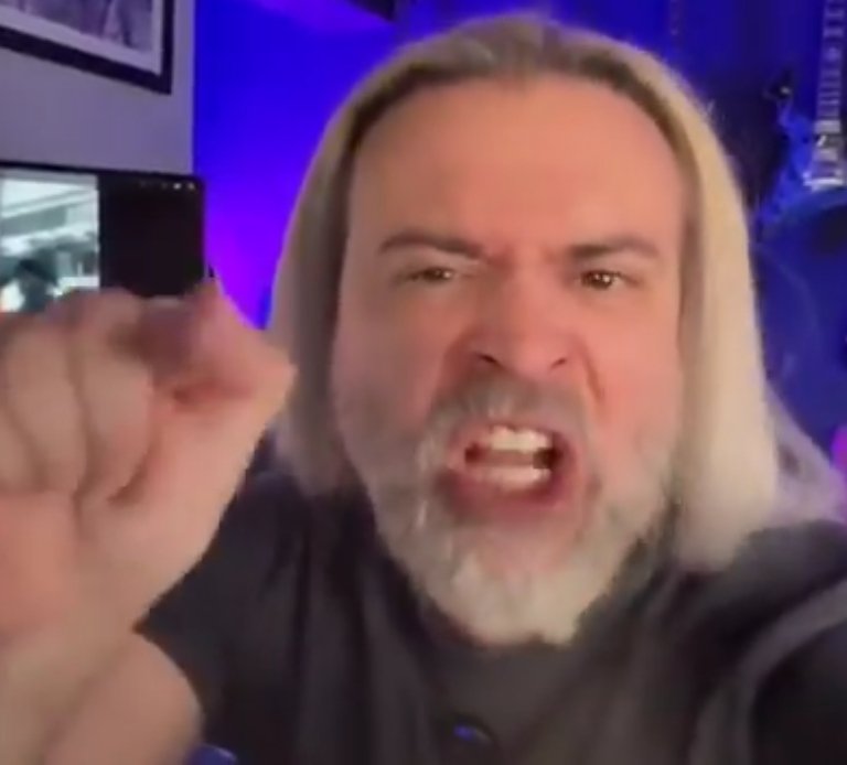 O ódio é uma força que cega. Ele não discute, não pondera, não analisa. Ele apenas reage. Quando uma pessoa é dominada pelo ódio, perde a capacidade básica de interpretar a realidade. A lógica desaparece, a prudência evapora e, no lugar da razão, fica apenas um impulso primário