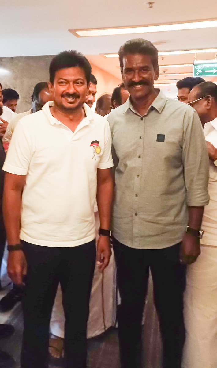 drmahendran_r's tweet image. ஈரோடு மாவட்டத்தில் நடைபெற உள்ள புதிய திராவிடர் கழக மாநாட்டில் கலந்து கொள்ள இன்று கோவை வருகை புரிந்த கழக இளைஞர் அணிச் செயலாளர், மாண்புமிகு தமிழக துணை முதலமைச்சர் @Udhaystalin அவர்களை நேரில் சந்தித்து வரவேற்ற இனிமையான தருணம்
