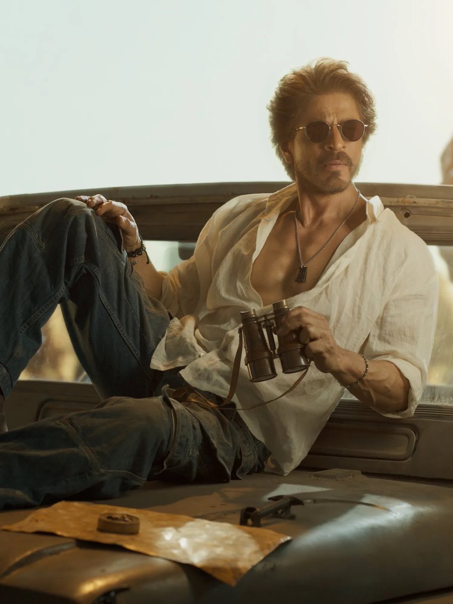 iaminga2040's tweet photo. @iamsrk Super cool look and absolutely beautiful and high quality sunglasses! I dream to buy it!❤️ https://t.co/LIxEeoamKM