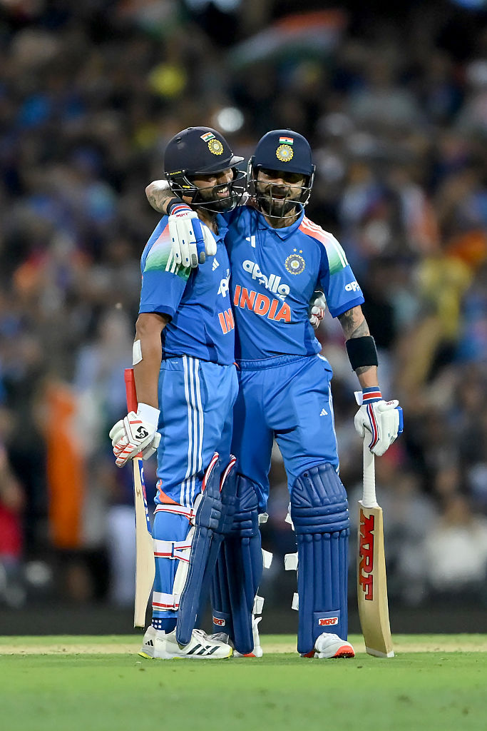 SukoonInSajda's tweet image. यह भारत के लिए विराट कोहली और रोहित शर्मा की 392वीं अंतरराष्ट्रीय मैच में संयुक्त मौजूदगी है —
जो किसी भी भारतीय जोड़ी के लिए सबसे ज़्यादा है।
इन्होंने सचिन तेंदुलकर और राहुल द्रविड़ की 391 मैचों की जोड़ी का रिकॉर्ड तोड़ दिया है।
#IndvsAusfinal #ViratKohli #RohitSharma𓃵